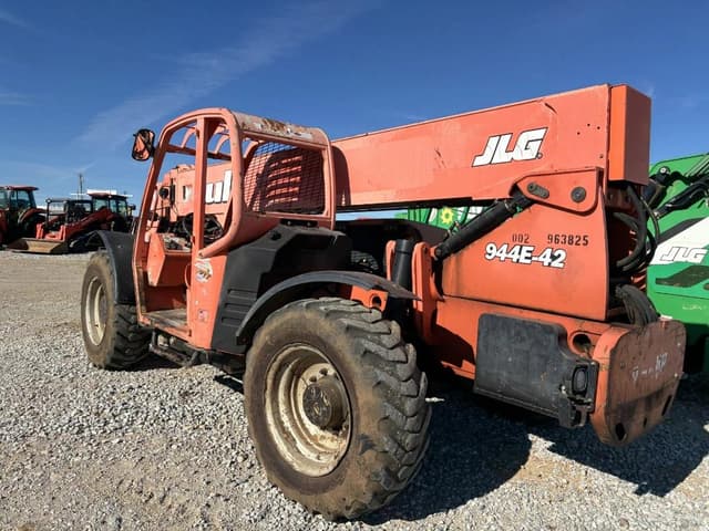 Image of Lull 944E-42 equipment image 4