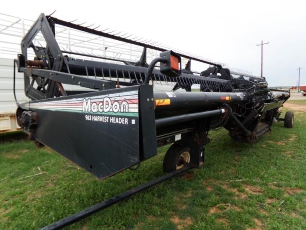 Main image MacDon 963