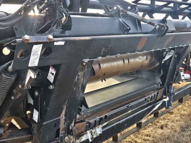 Image of MacDon 963 equipment image 4