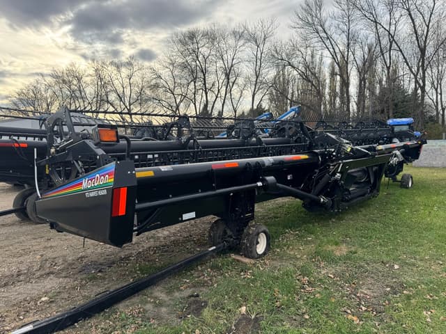 Image of MacDon 972 equipment image 2