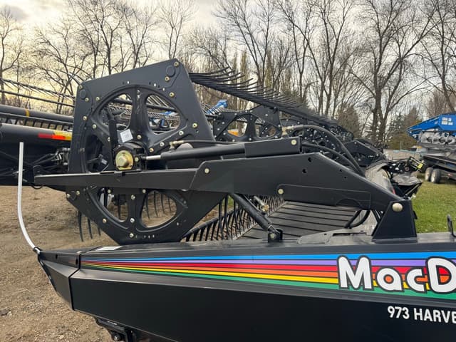 Image of MacDon 972 equipment image 4