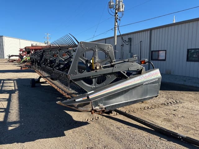 Image of MacDon 974 equipment image 4