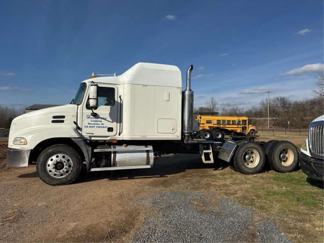 Image of Mack CH600 equipment image 1