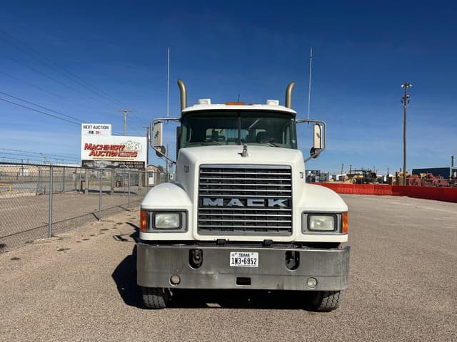 Image of Mack CHN613 equipment image 1