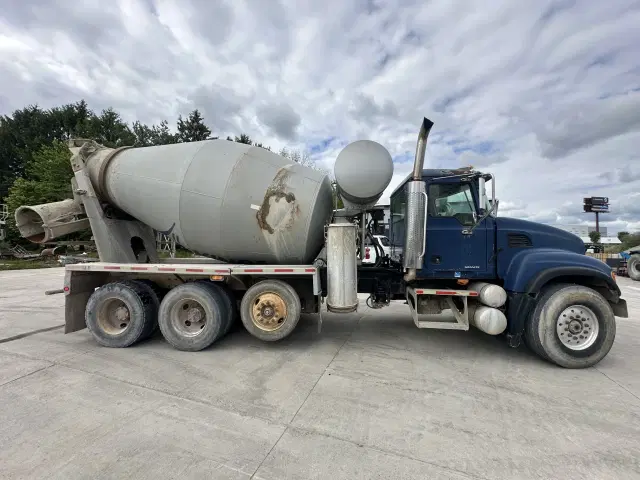 Image of Mack CT713 equipment image 4