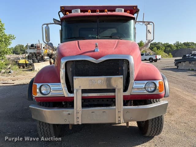 Image of Mack CV713 equipment image 1