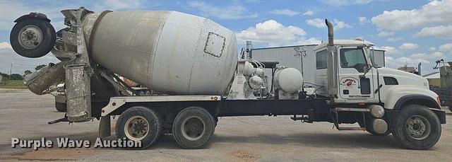 Image of Mack CV513 equipment image 3