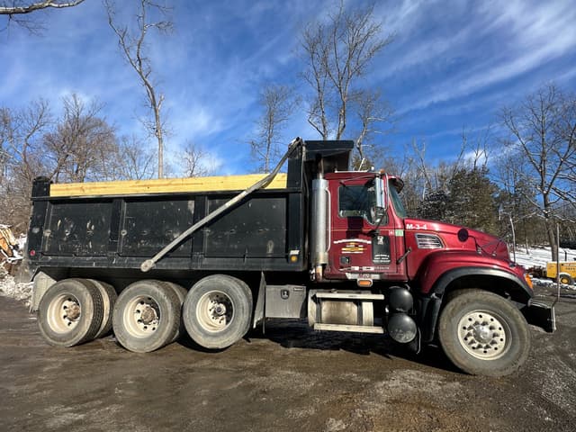 Image of Mack CV713 equipment image 3