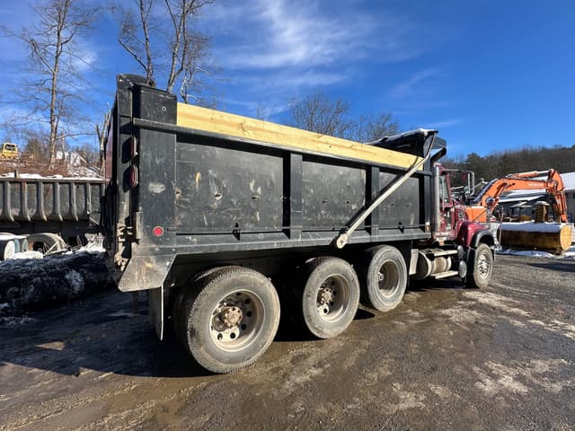 Image of Mack CV713 equipment image 4