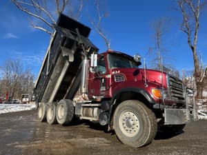 2005 Mack CV713 Image