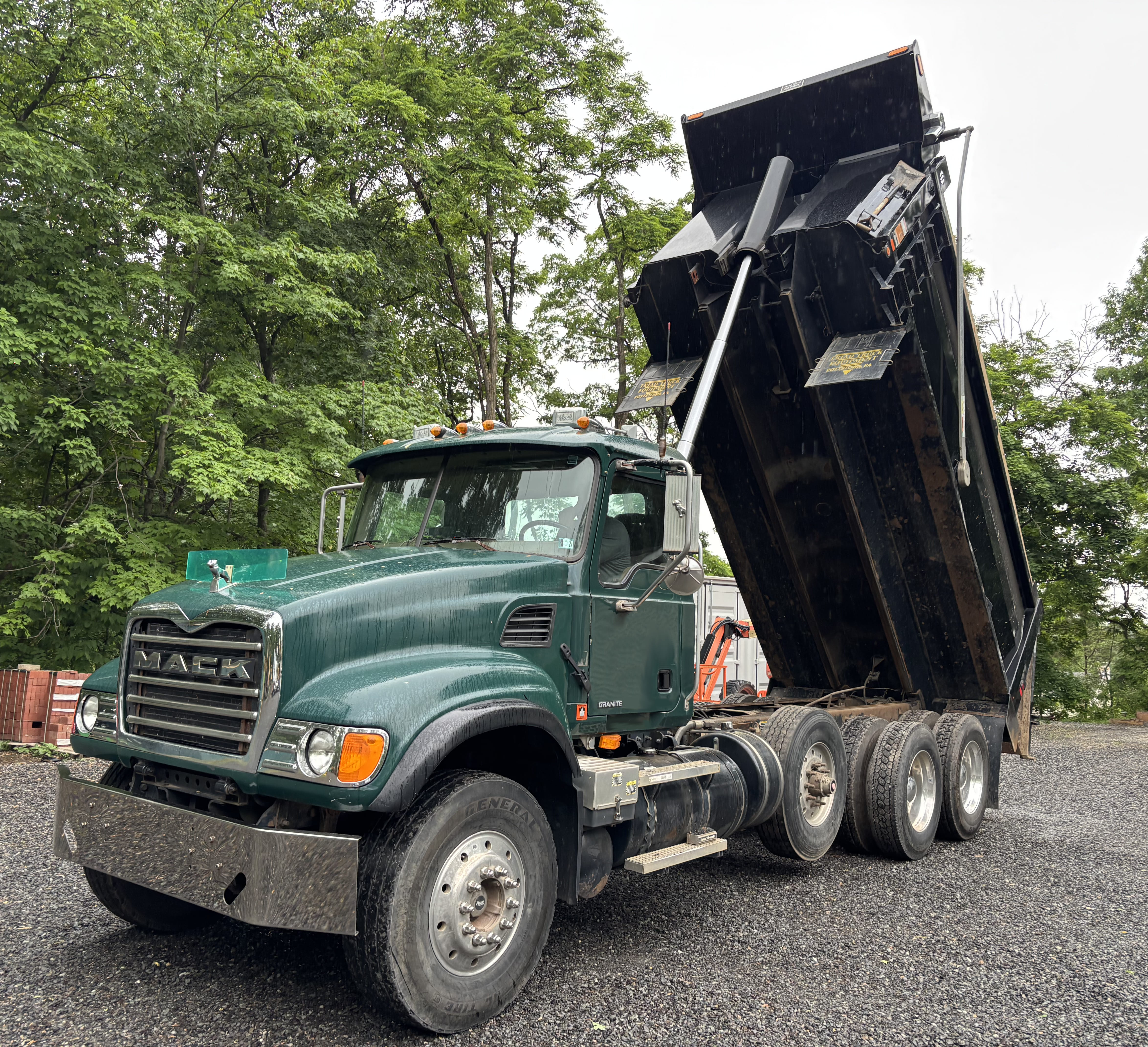 2005 Mack CV713 Equipment Image0