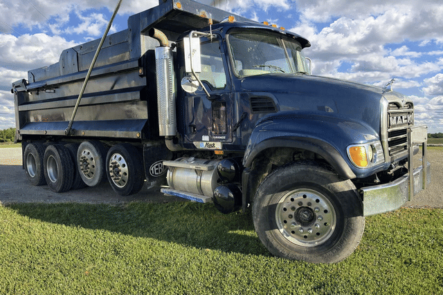 Image of Mack CV713 equipment image 1