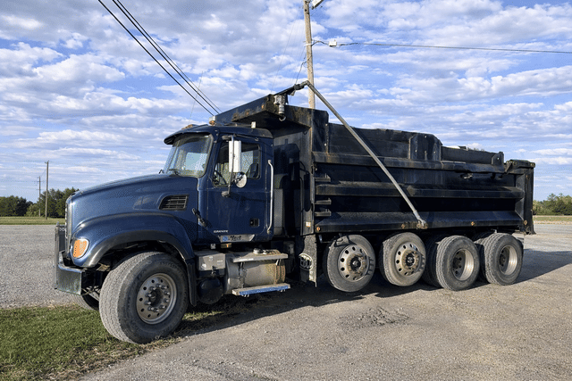 Image of Mack CV713 equipment image 3