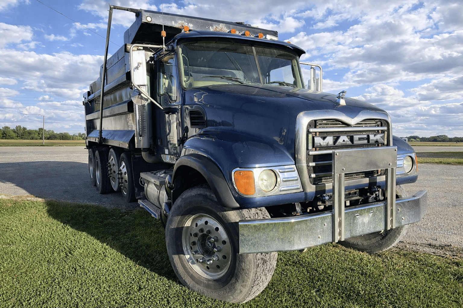 2005 Mack CV713 Equipment Image0