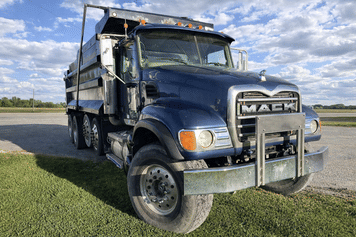 Main image Mack CV713