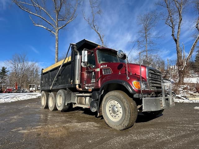 Image of Mack CV713 equipment image 2