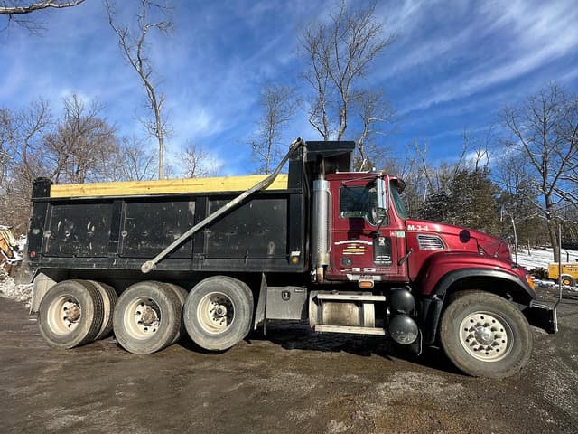 Image of Mack CV713 equipment image 3