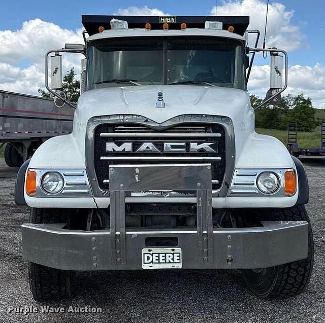 Image of Mack CV713 equipment image 1