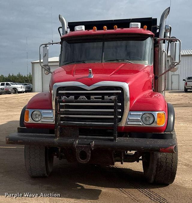 Image of Mack CV713 equipment image 1