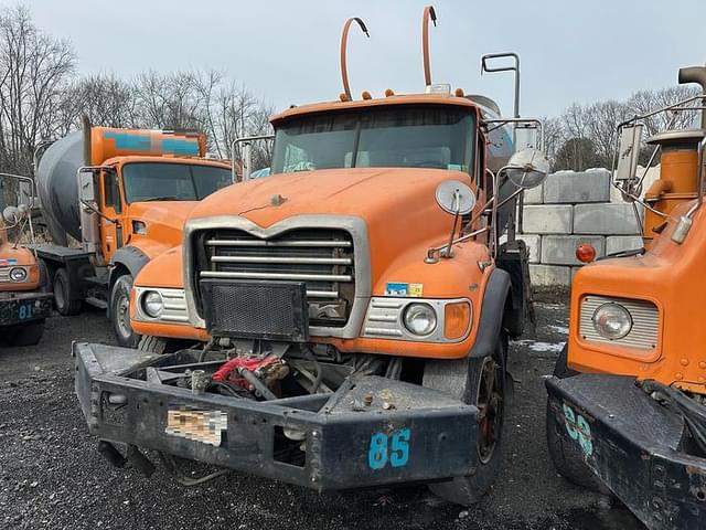 Image of Mack CV713 equipment image 2