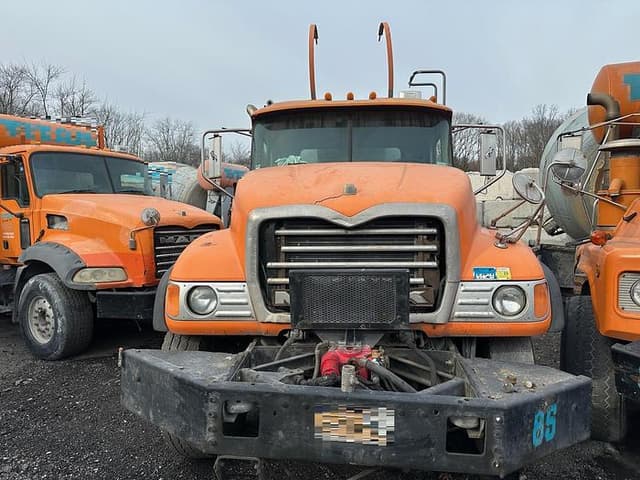 Image of Mack CV713 equipment image 1