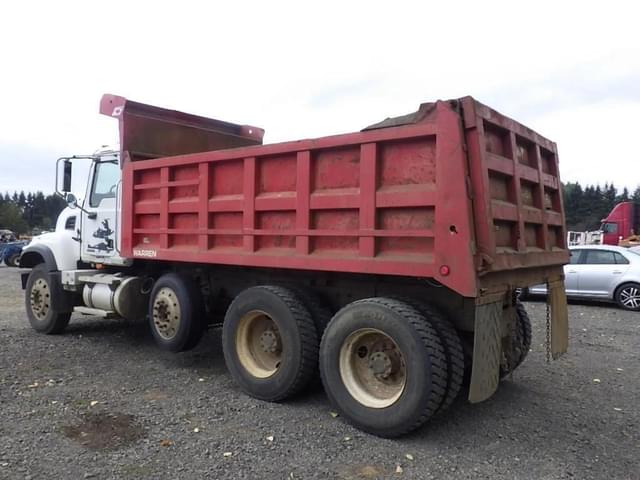 Image of Mack CV713 equipment image 4