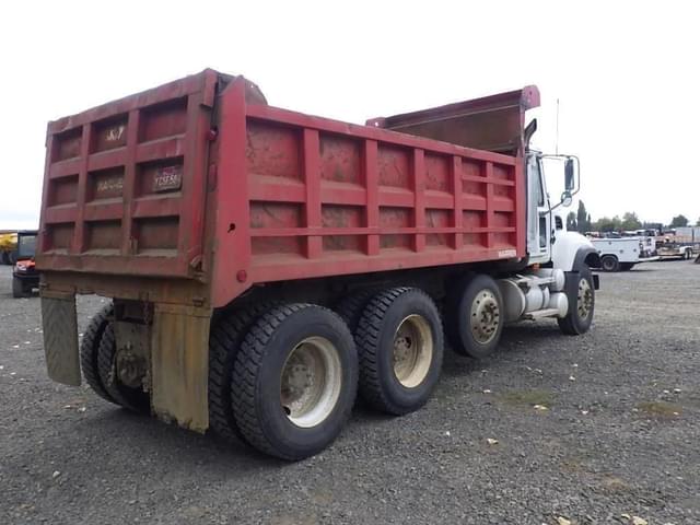 Image of Mack CV713 equipment image 3