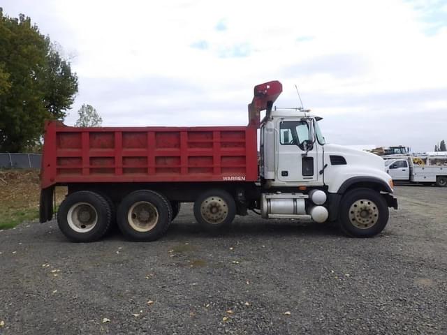 Image of Mack CV713 equipment image 2