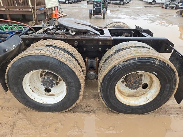 Image of Mack CV713 equipment image 4