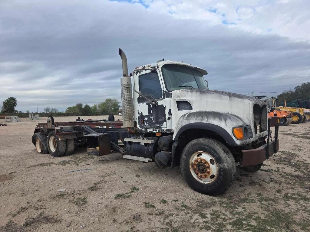 2005 Mack Granite CV713 Equipment Image0
