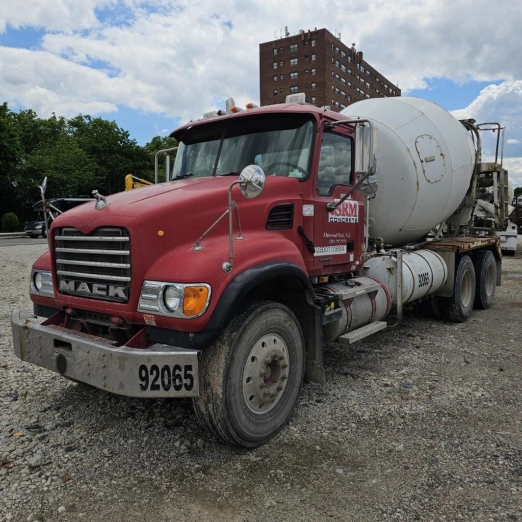 Main image Mack CV713