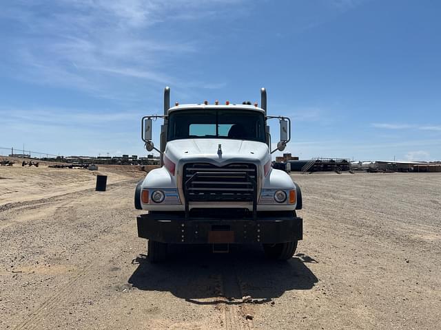 Image of Mack CV713 equipment image 1