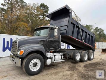 Main image Mack CV713