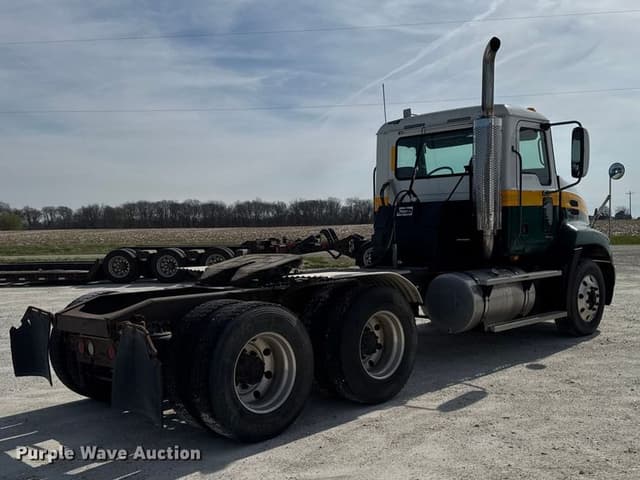Image of Mack CX613 equipment image 4