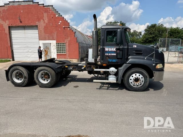 Image of Mack CXN613 equipment image 3
