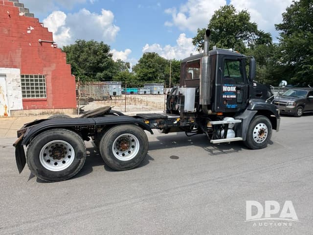 Image of Mack CXN613 equipment image 4
