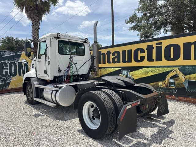 Image of Mack CXN612 equipment image 1