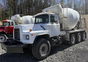 2005 Mack DM690S Image