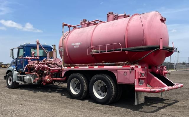 Image of Mack CT713 equipment image 3