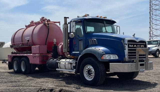 Image of Mack CT713 equipment image 1