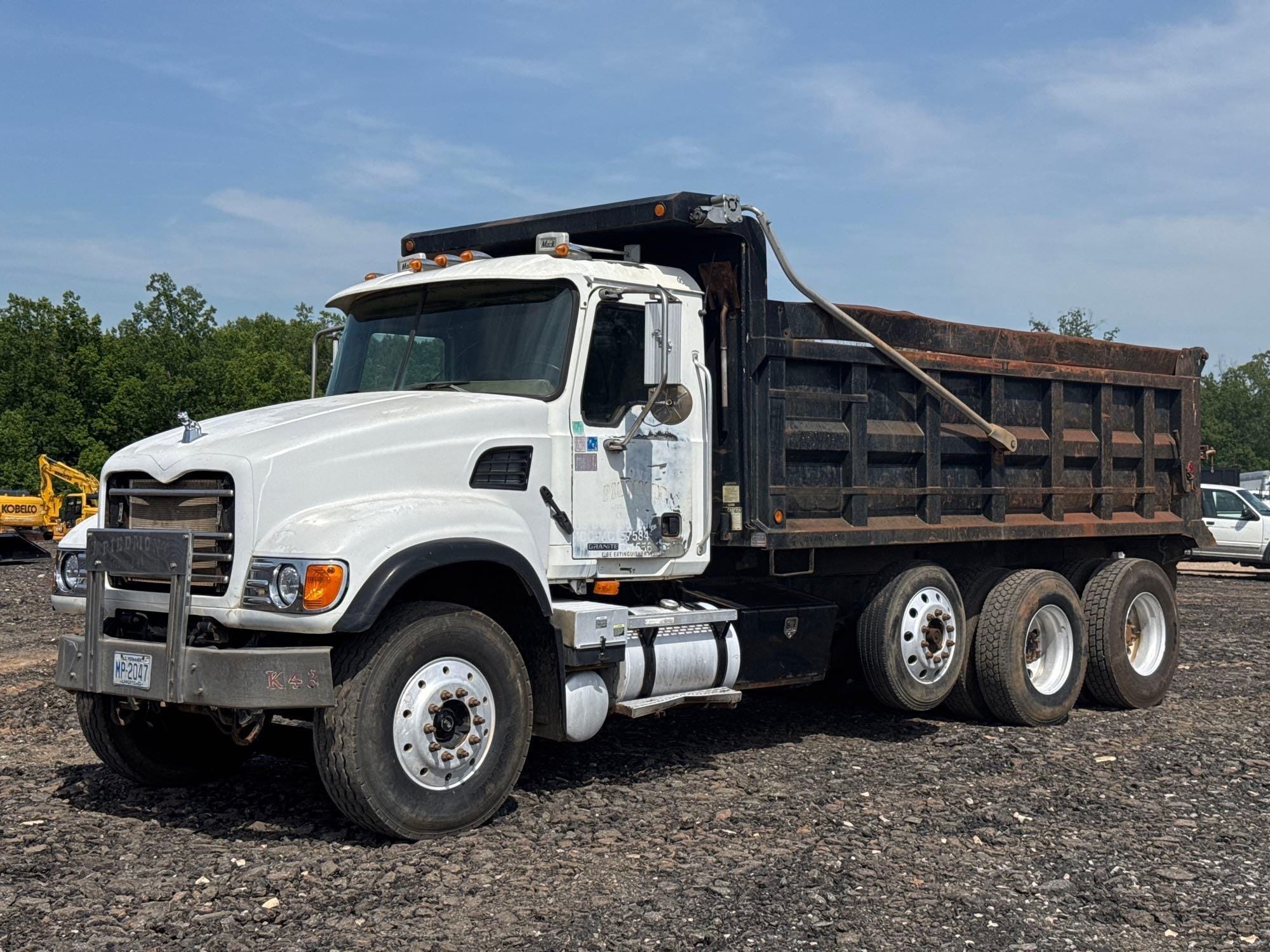 2005 Mack Granite Equipment Image0
