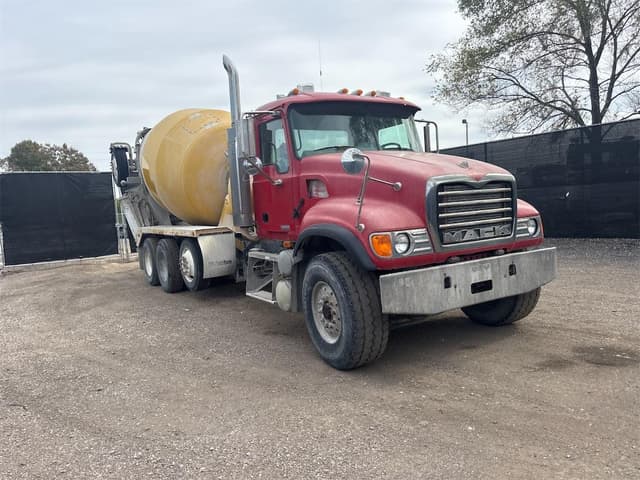 Image of Mack CV513 equipment image 2