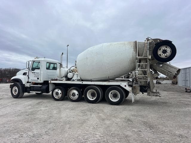 Image of Mack Granite CV713 equipment image 3