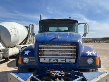 Main image Mack Granite CV713