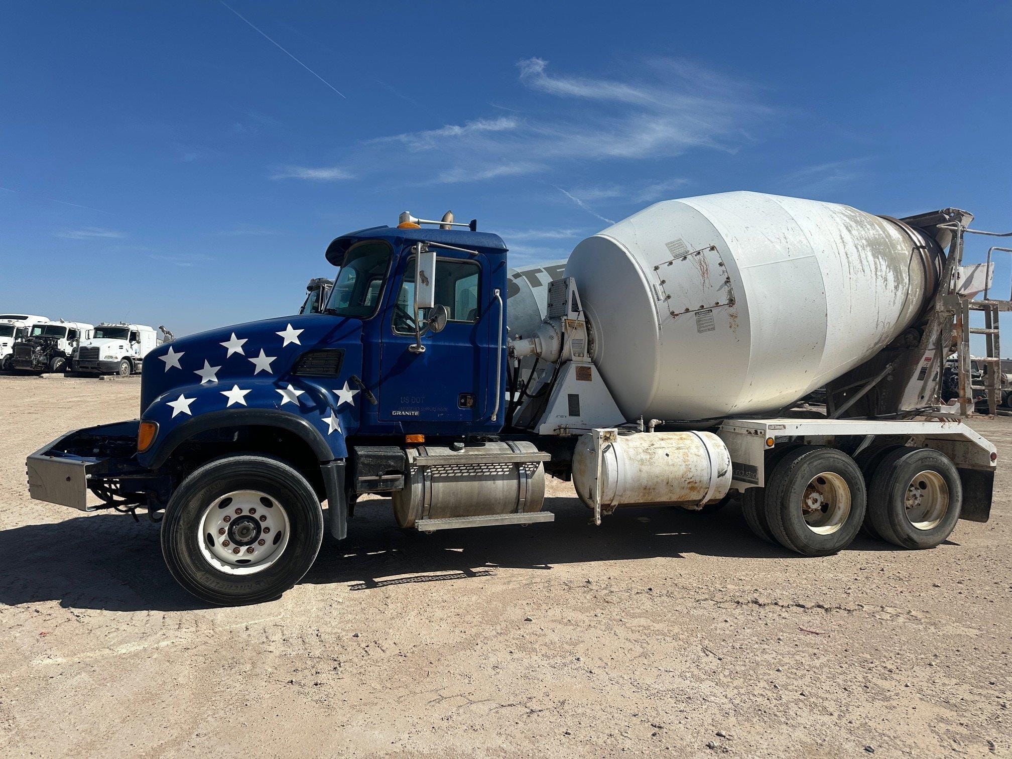 2005 Mack Granite CV713 Equipment Image0