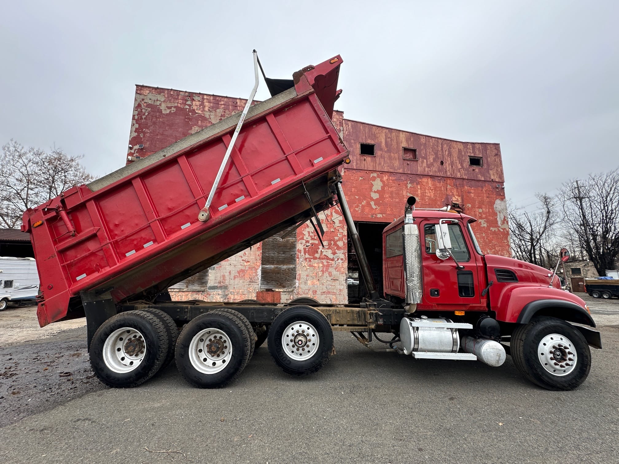2005 Mack Granite CV713 Equipment Image0