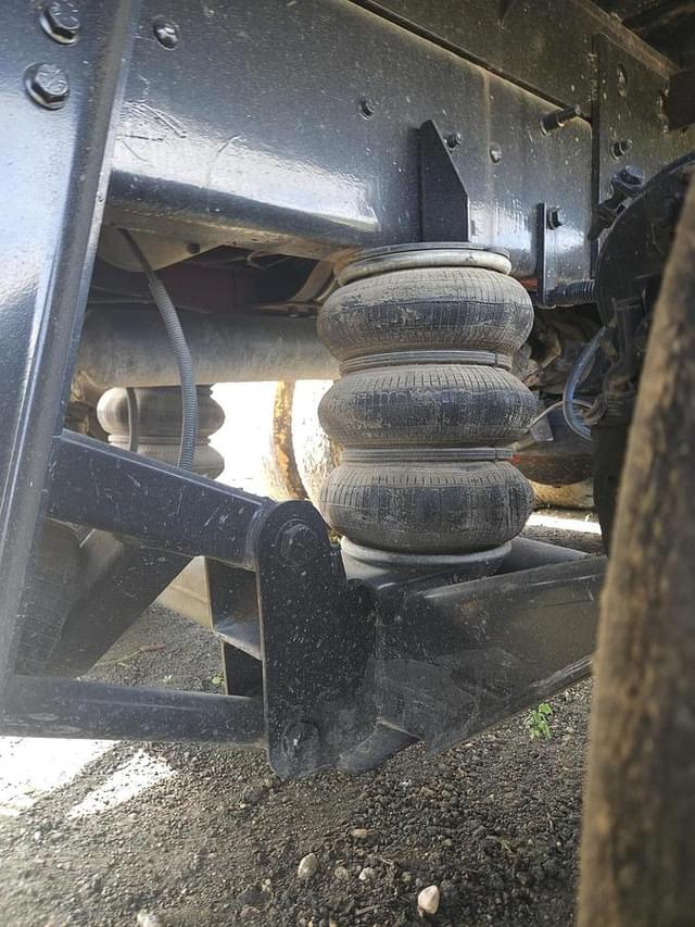 Image of Mack Granite CV713 equipment image 4