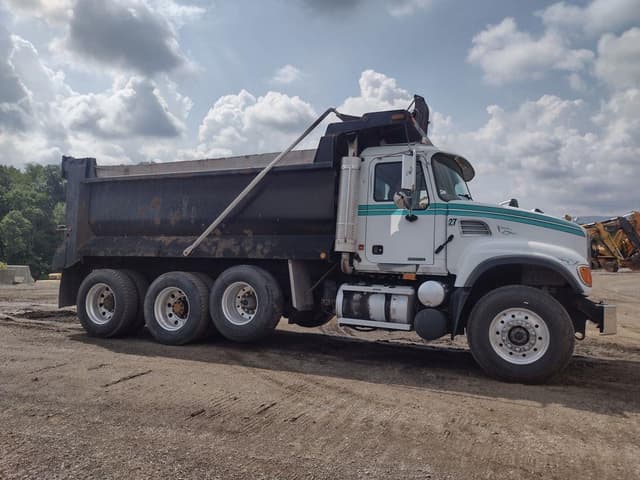 Image of Mack Granite CV713 equipment image 2