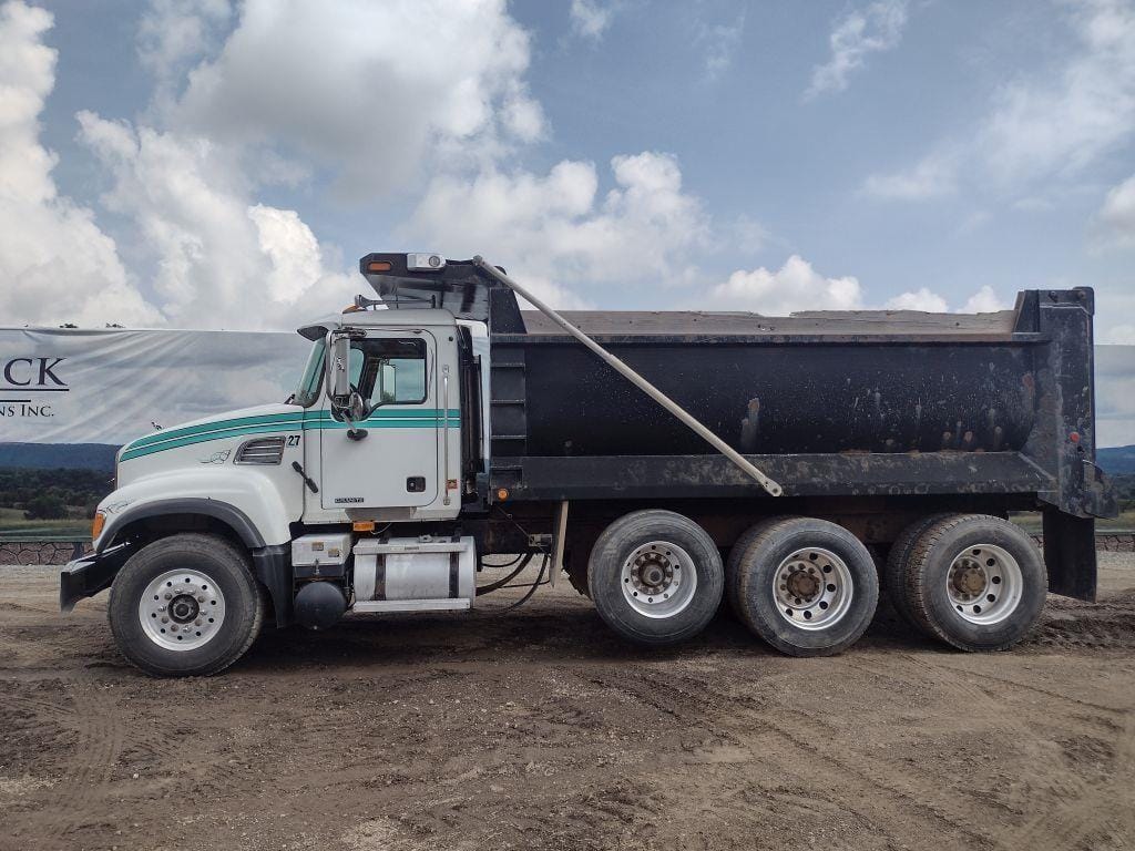 2005 Mack Granite CV713 Equipment Image0