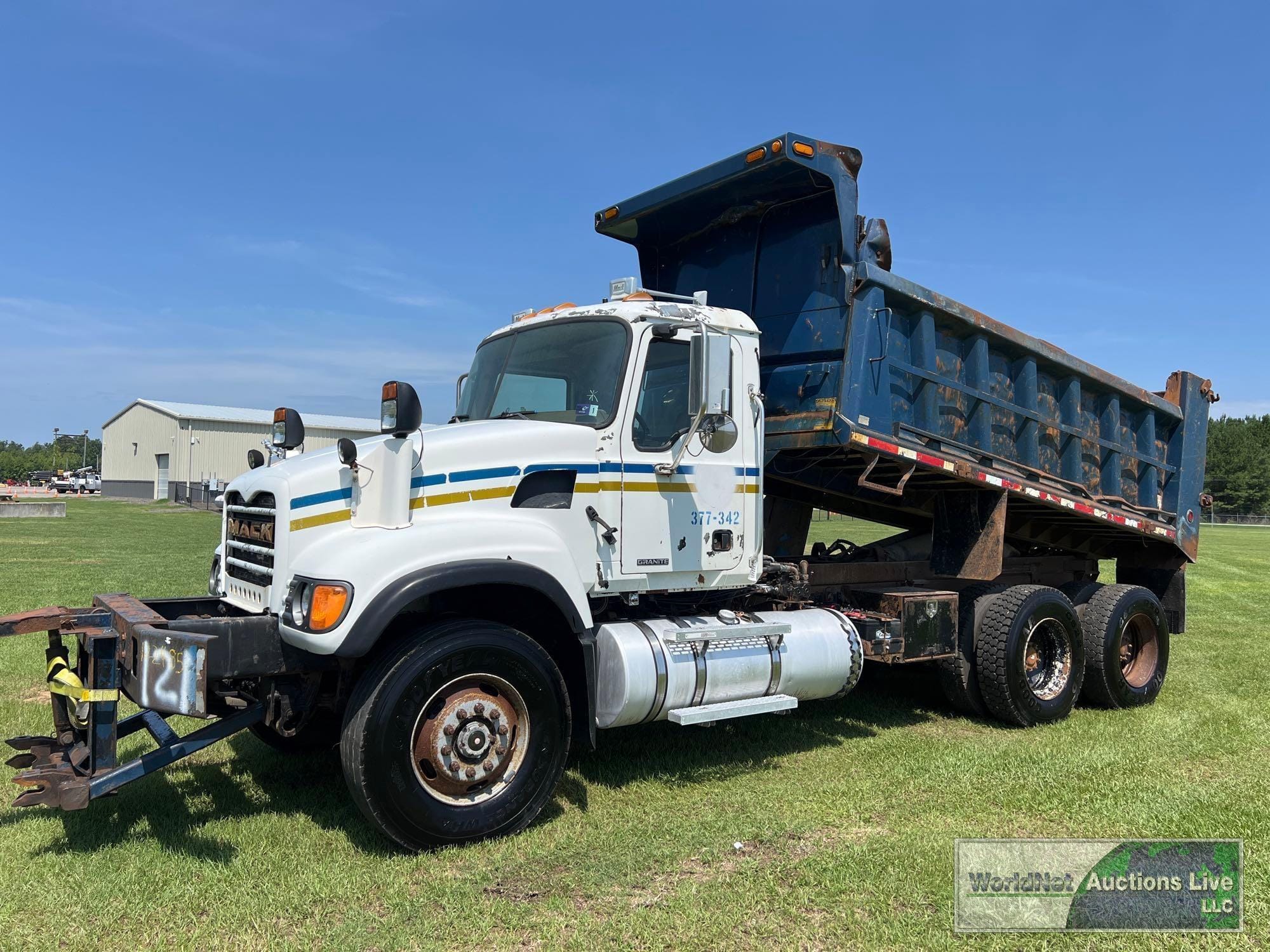 Main image Mack Granite CV713